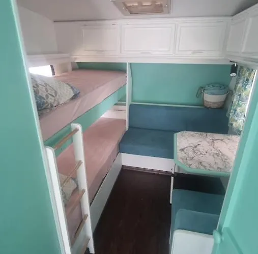 Kamp alanı каравана тиана *